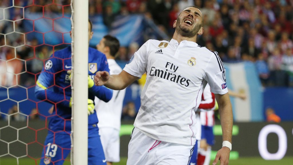 La maltrecha rodilla de Benzema le convierte en seria duda para el derbi europeo