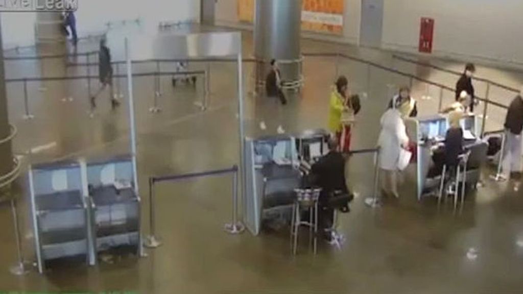 Una niña burla la seguridad del aeropuerto y se monta en el avión sola y sin billete