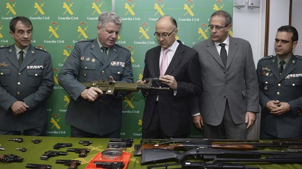 Desmantela un taller clandestino de armas que se vendían en internet