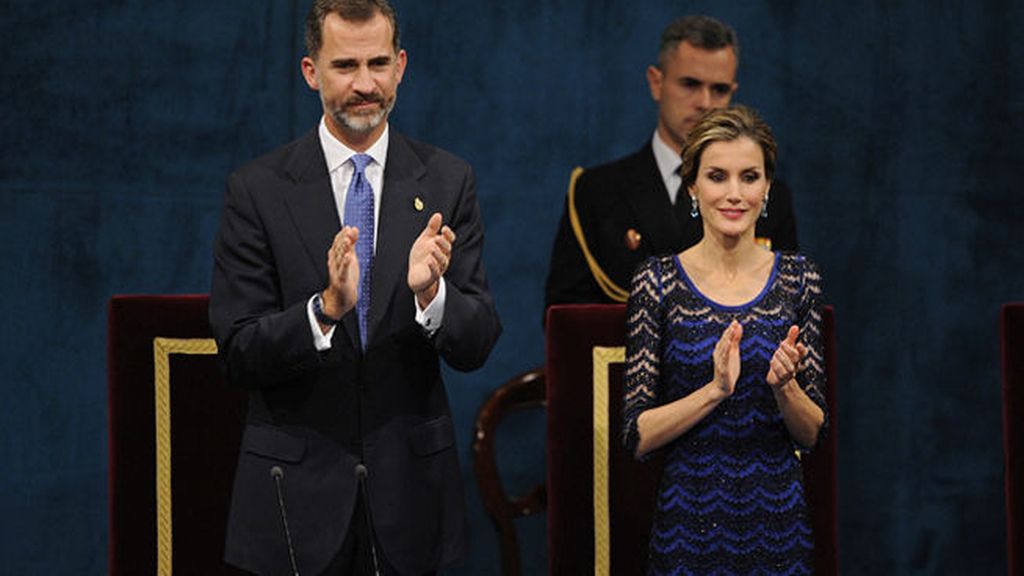 Felipe VI dice que ciudadanos e instituciones están sometidos por igual a la ley