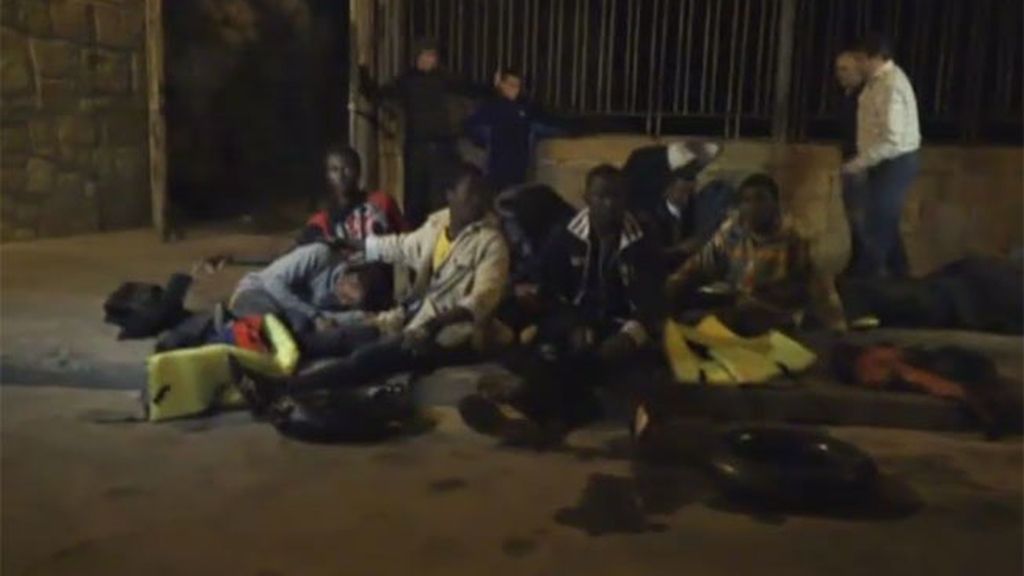 La Guardia Civil intercepta una patera de inmigrantes en Melilla