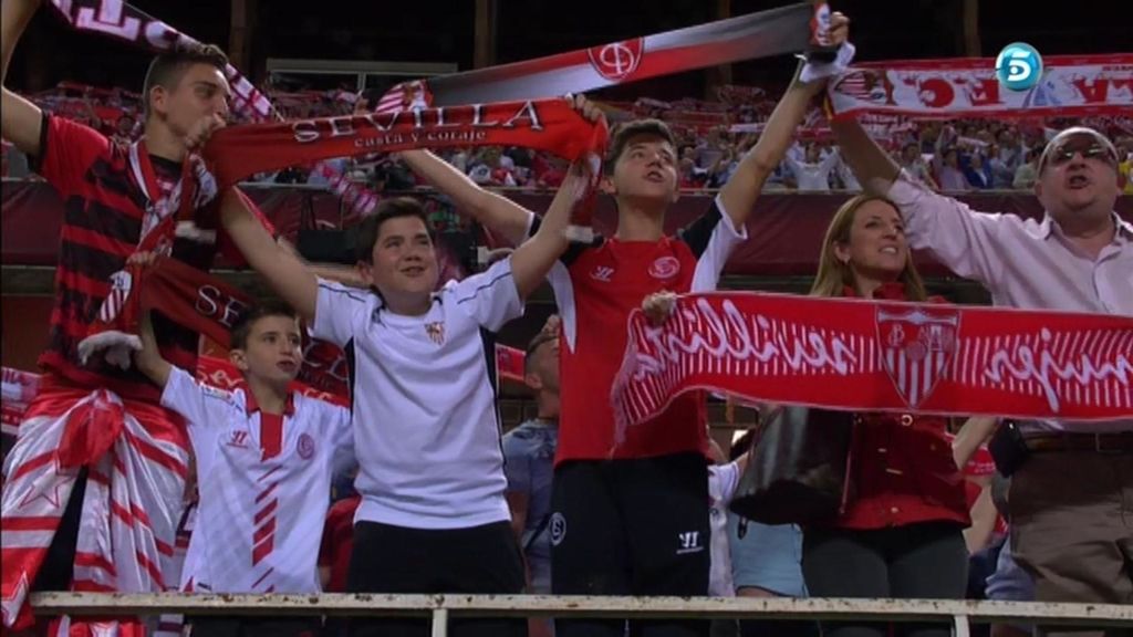 Así cantó el Pizjuán la clasificación del Sevilla a semifinales de la Europa League