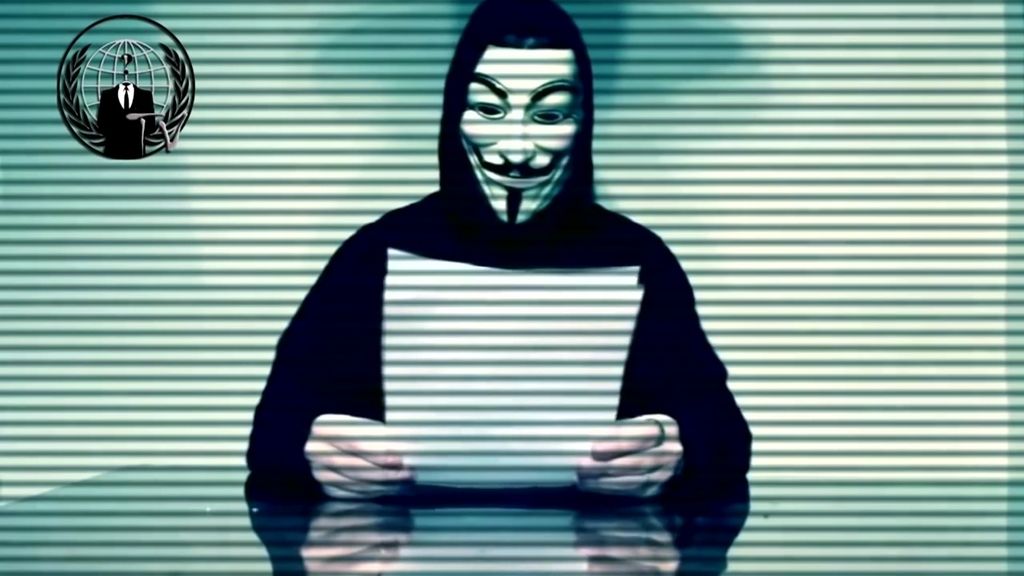 Anonymous quiere hundir a Donald Trump por su "campaña de odio"