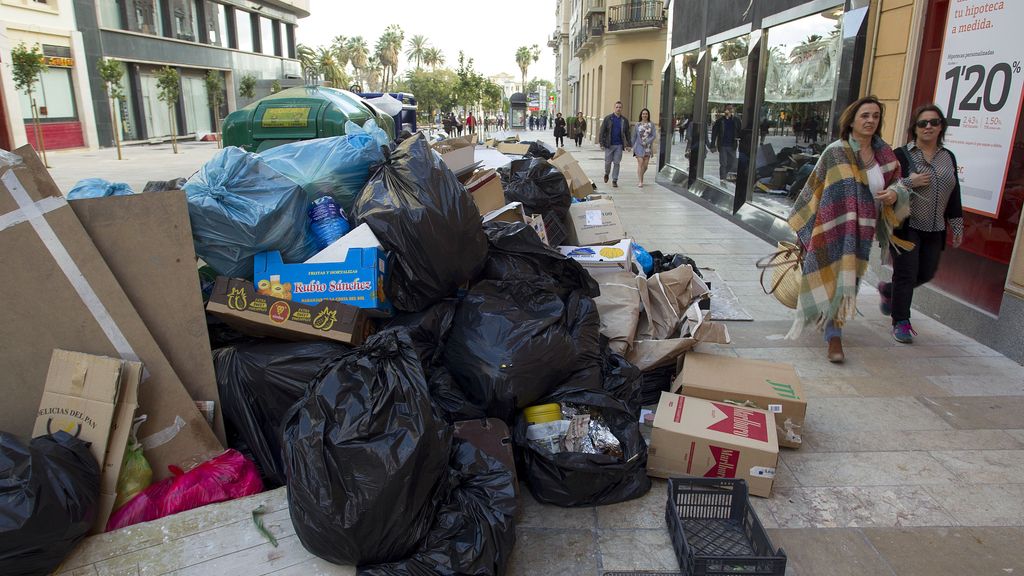 Diez días sin recoger la basura en Málaga