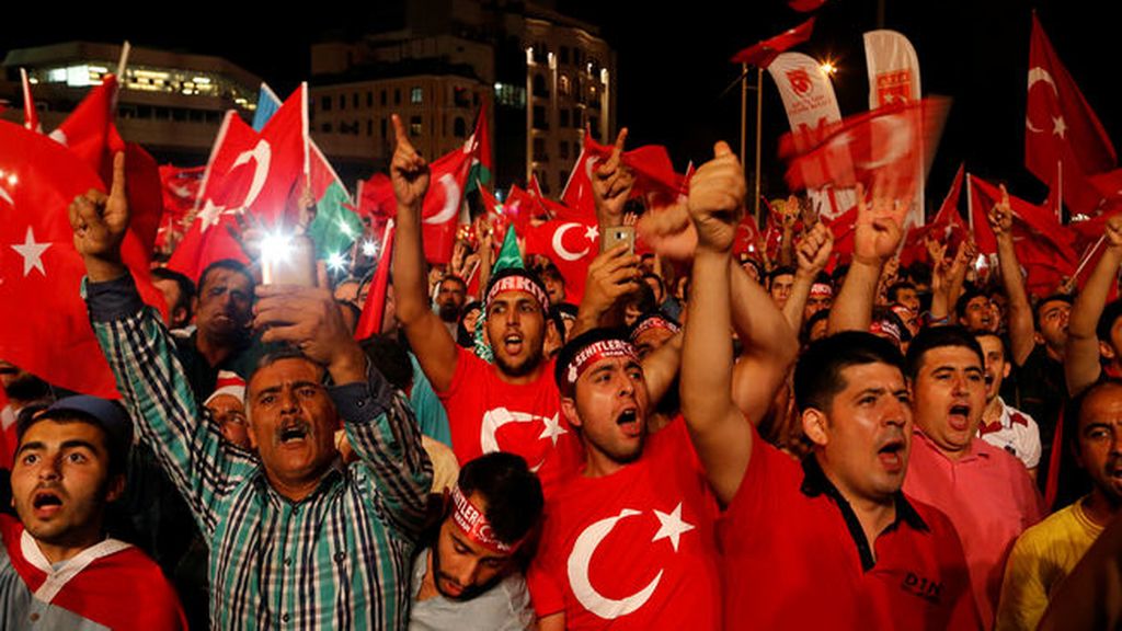Más de 20.000 militares, policías y jueces cesados o detenidos en Turquía