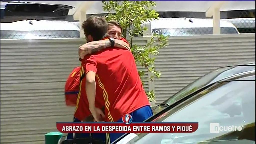 El abrazo de despedida entre Piqué y Ramos: la gran victoria de La Roja en la Eurocopa