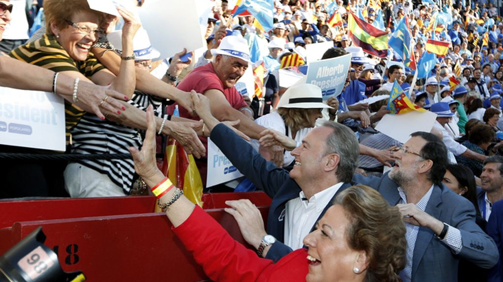 Rajoy llena la plaza de toros de Valencia en el mitin más importe de la campaña electoral