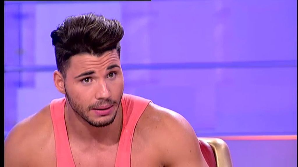 Alejandro, enfadado: "No solo cultivo los músculos, en casa cultivo la mente"