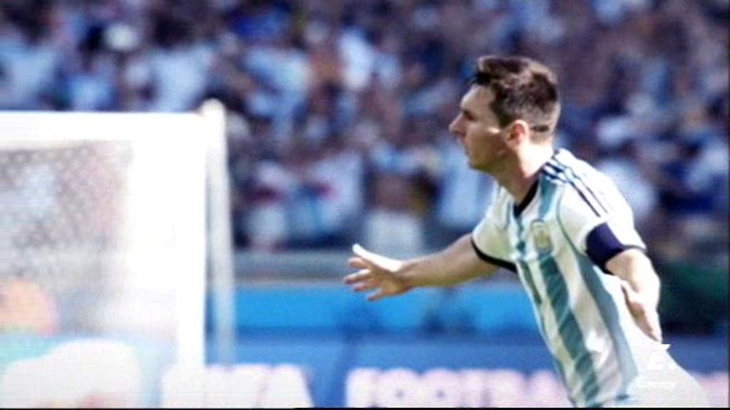 Messi mete a Argentina en octavos de final con un gol a Irán en el descuento
