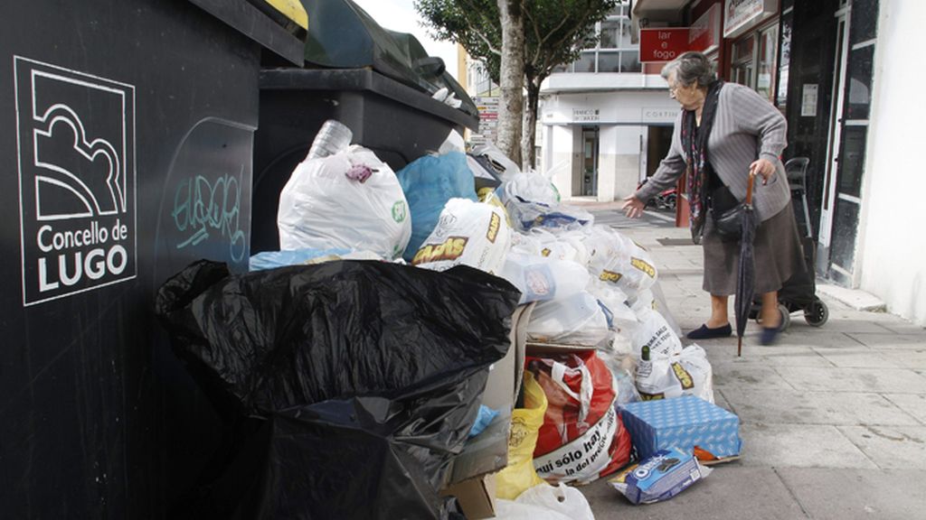 35 días de acumulación de basura en las calles de Lugo