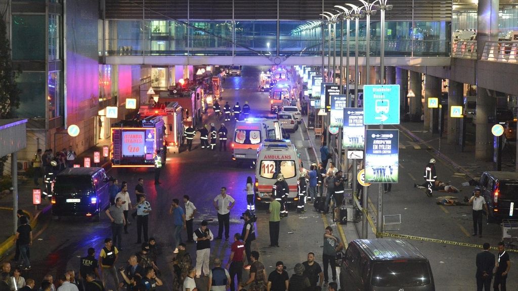 La imágenes más duras del atentado en el aeropuerto de Estambul