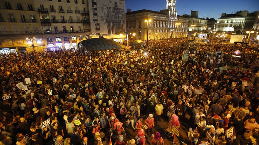 Miles de personas salen a la calle contra la investidura de Rajoy