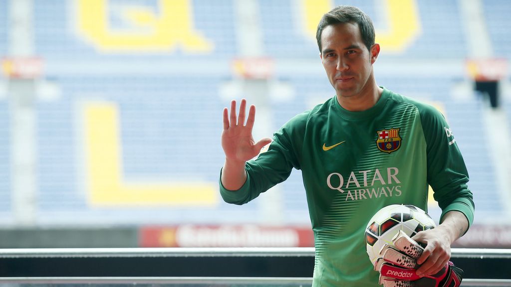 Claudio Bravo, uno de los mejores porteros con los pies para la portería del Barça