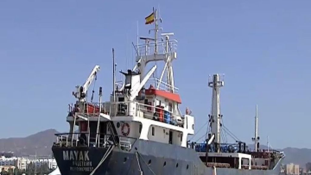 La policía vigila a cinco narcos excarcelados que viven en un barco en Málaga