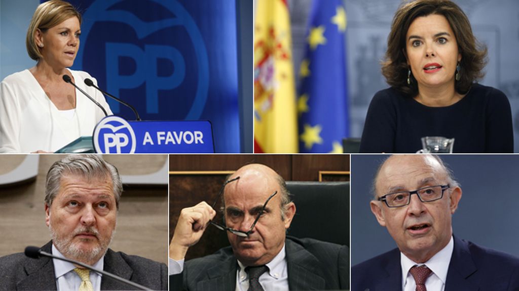 Rajoy renueva su confianza en Santamaría y pone a Cospedal en Defensa