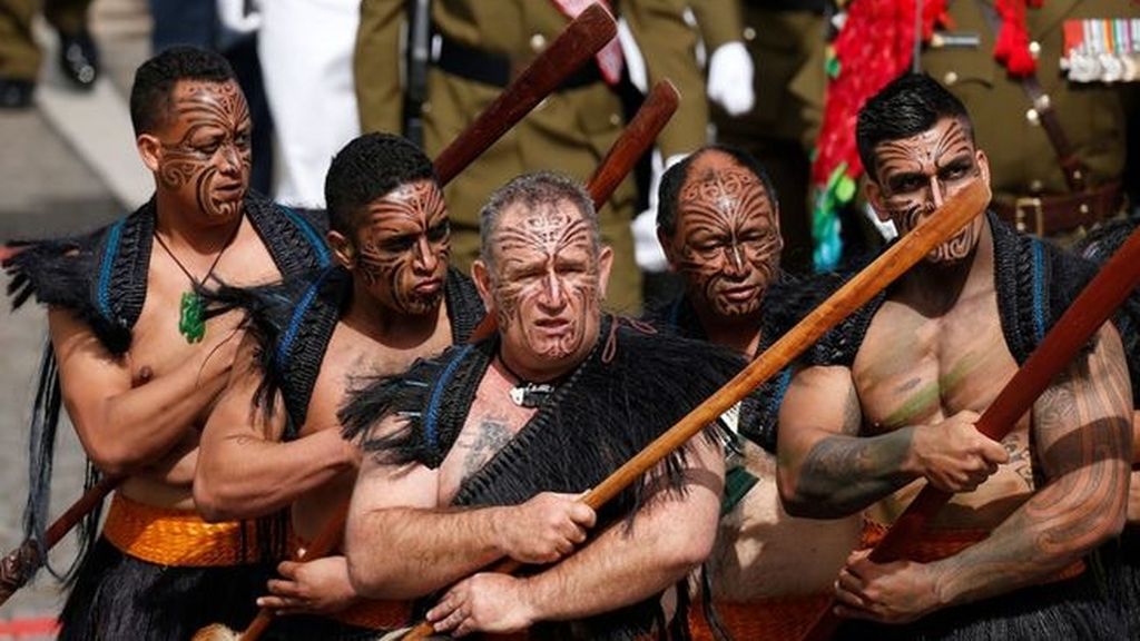 El pelo de Hollande y los maoríes, estrellas del desfile del 14 de julio en Francia