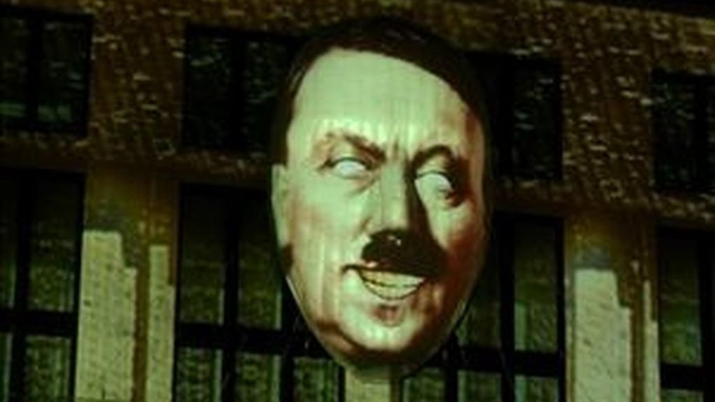 Hitler 'reaparece' en el festival anual de las luces de Berlín