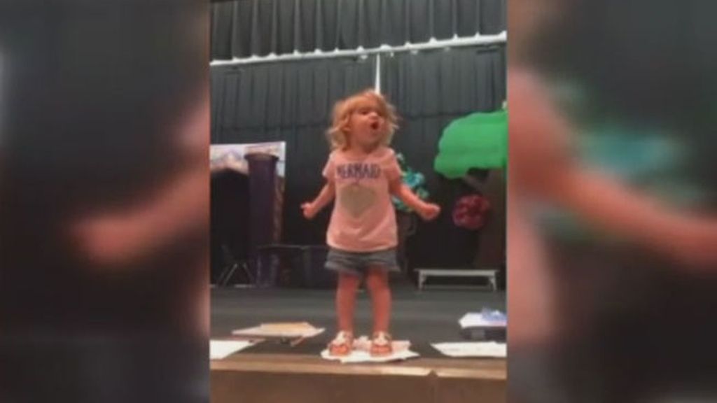 La efusiva interpretación del abecedario de una niña de solo 2 años se hace viral