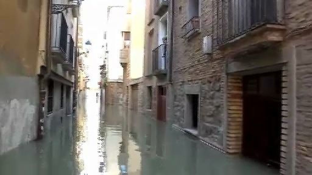 El Ebro "transporta" a los vecinos de Tudela a "Venecia"