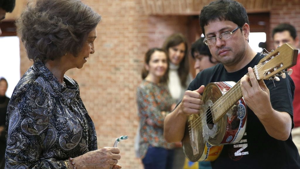 La Reina acude a un concierto de instrumentos musicales reciclados en Madrid