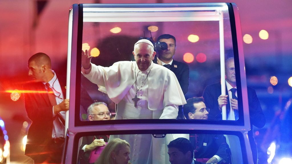 Filadelfia recibe al papa como una superestrella
