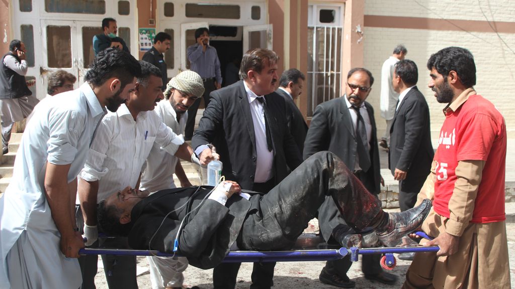 Más de 50 muertos en un atentado en un  hospital en Pakistán
