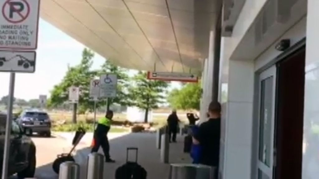 Cierran parcialmente el aeropuerto de Dallas por un tiroteo