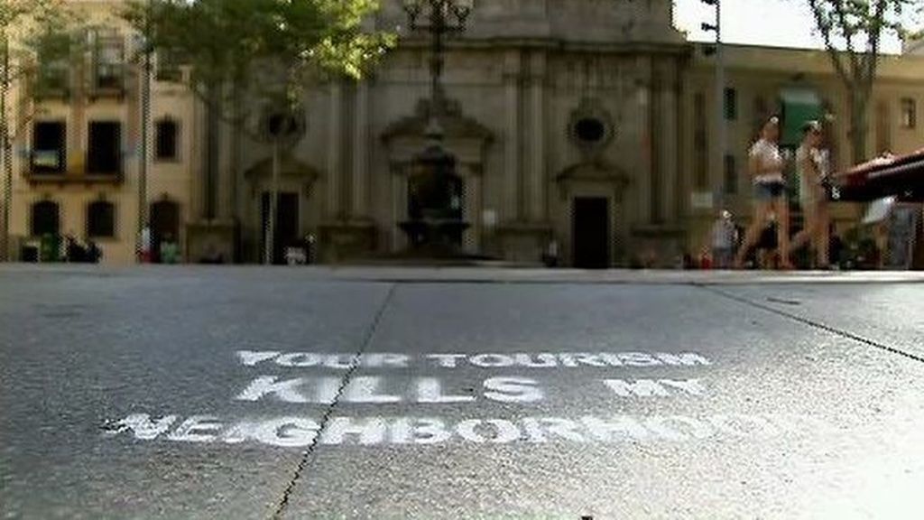 "Turista, respeta o muere", una de las pintadas anónimas contra el turismo incívico