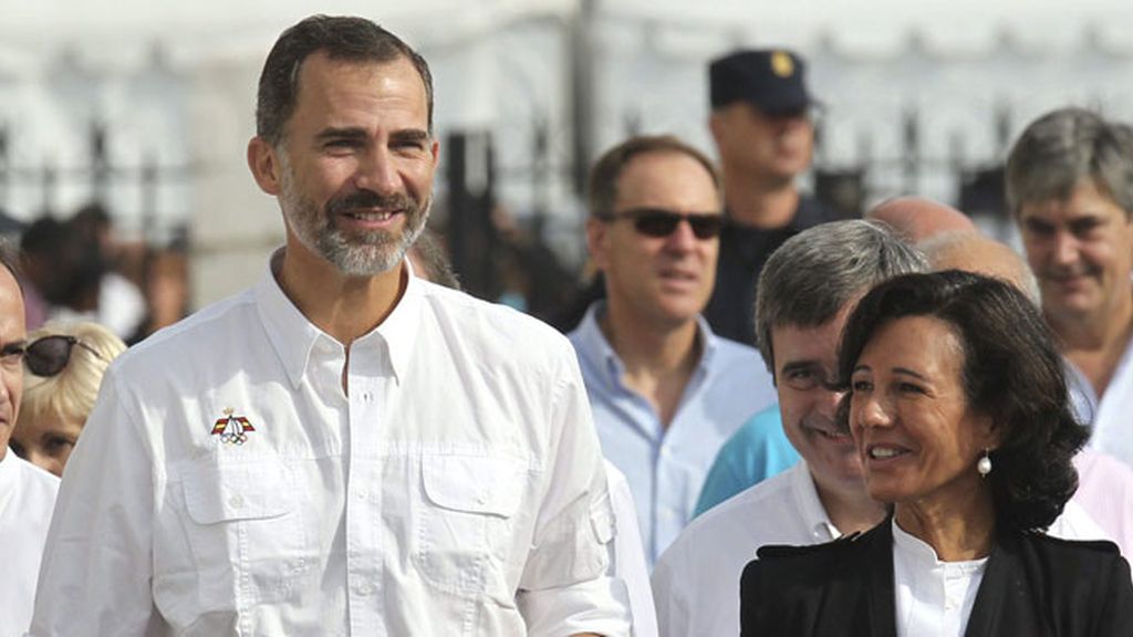 El Rey coincide con Ana Botín en las regatas del Mundial de Vela de Santander