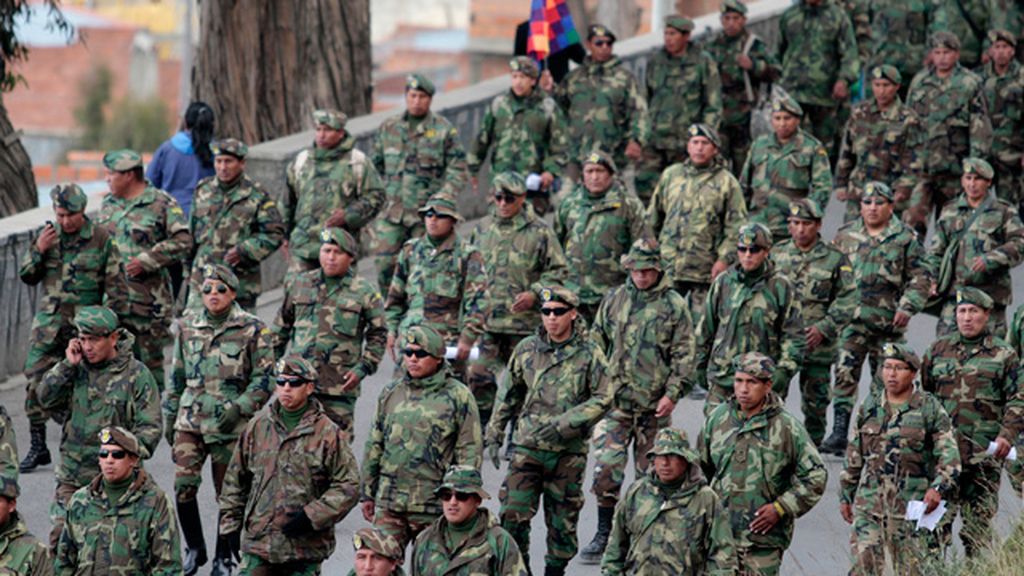 Masiva protesta de los militares en Bolivia
