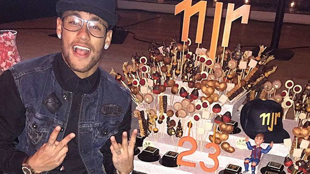 Así fue el cumpleaños de Neymar: de los bailes al despiste de su padre con el coche