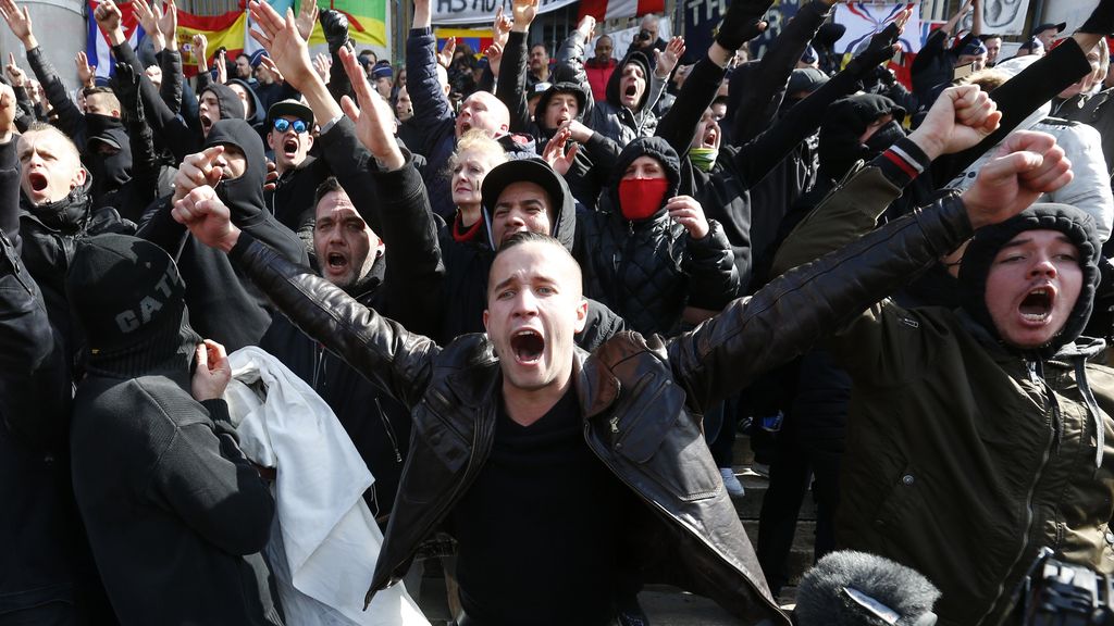 Más de 400 neonazis revientan una manifestación contra la violencia en Bruselas