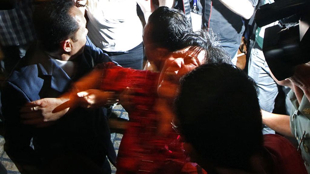 La desesperación de los familiares de los viajeros del avión de Malasia