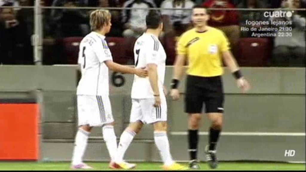 ¡Un espontáneo se cuela en el campo y hace de Cristiano falso!