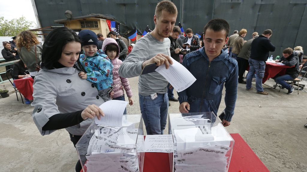 Donetsk y Lugansk votan en referéndum para decidir si se independizan