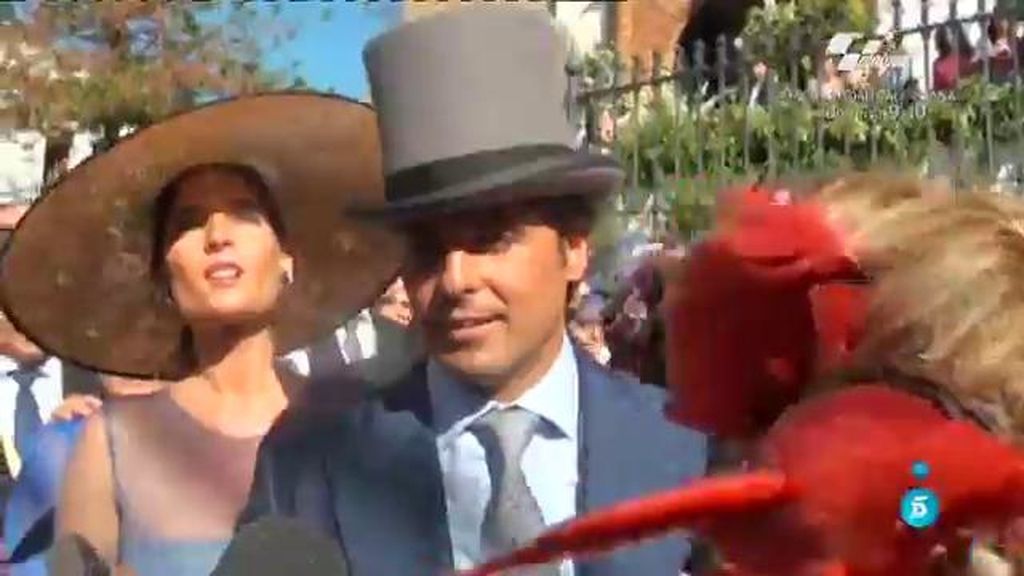 Los invitados de la boda de Cayetano y Eva, emocionados por asistir al evento