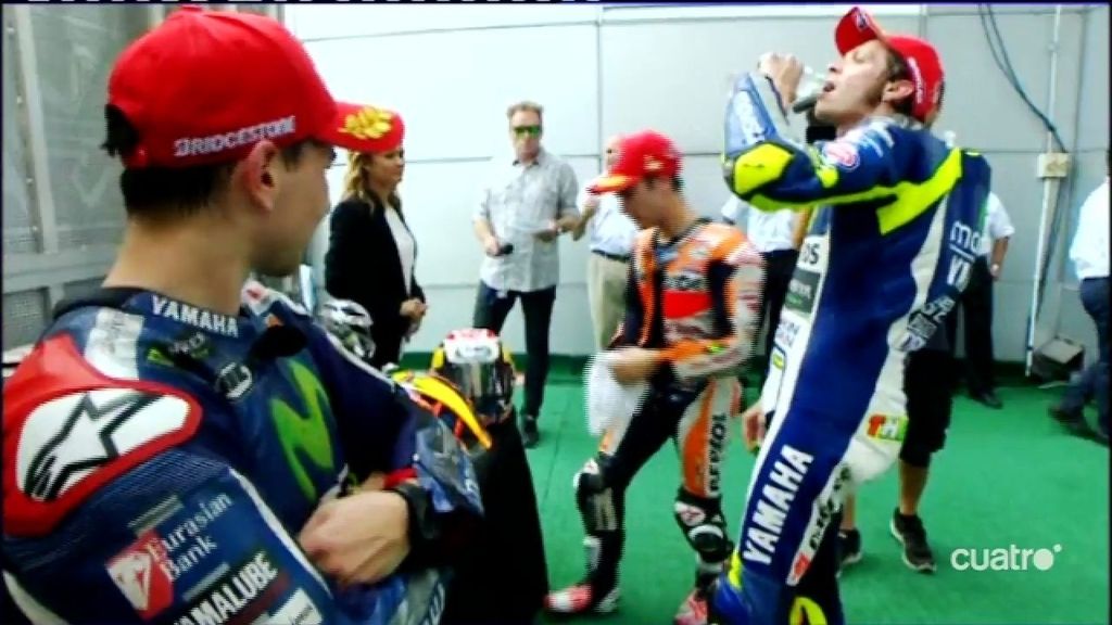 Así fue el cara a cara entre Rossi y Márquez tras la 'patada': "Eres un bastardo"