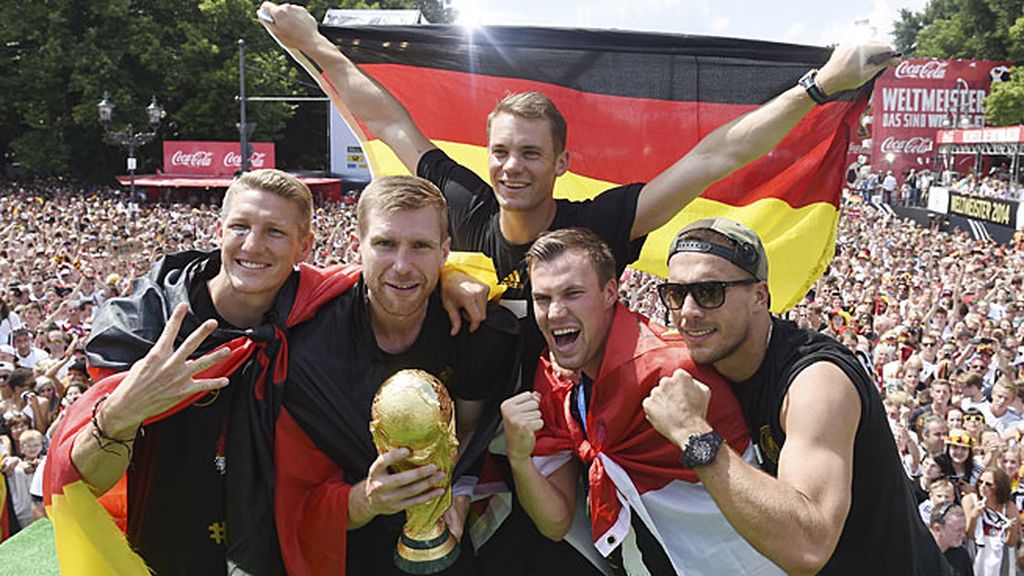 Cánticos, bailes y un ‘Pepe Reina alemán’: Alemania celebra el Mundial por todo lo alto