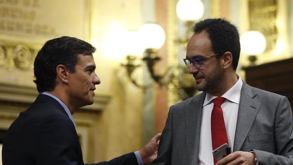 Sánchez y Hernando...frío saludo y pocos aplausos