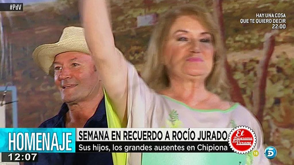 Amador y Gloria Mohedano recuerdan a Rocío Jurado en Chipiona