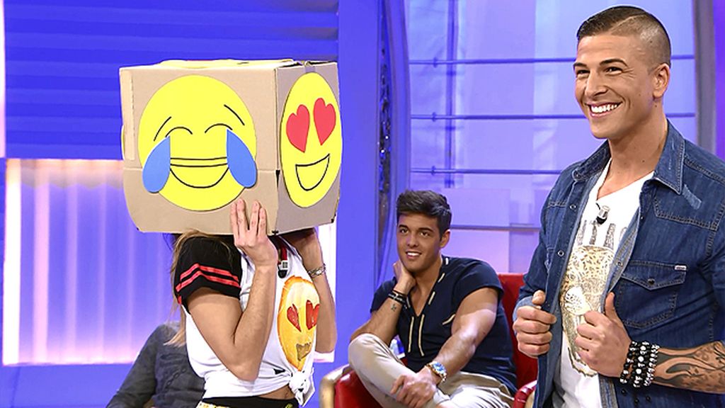 Suspenso para Jennifer y sus emoticonos