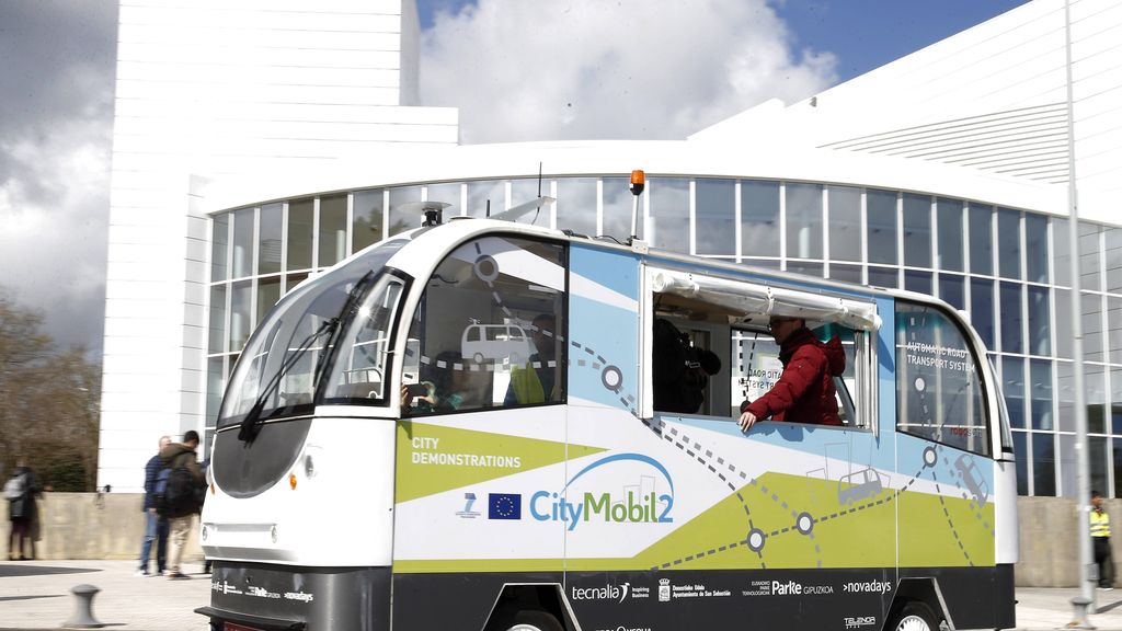 El primer autobús sin conductor ya circula por San Sebastián