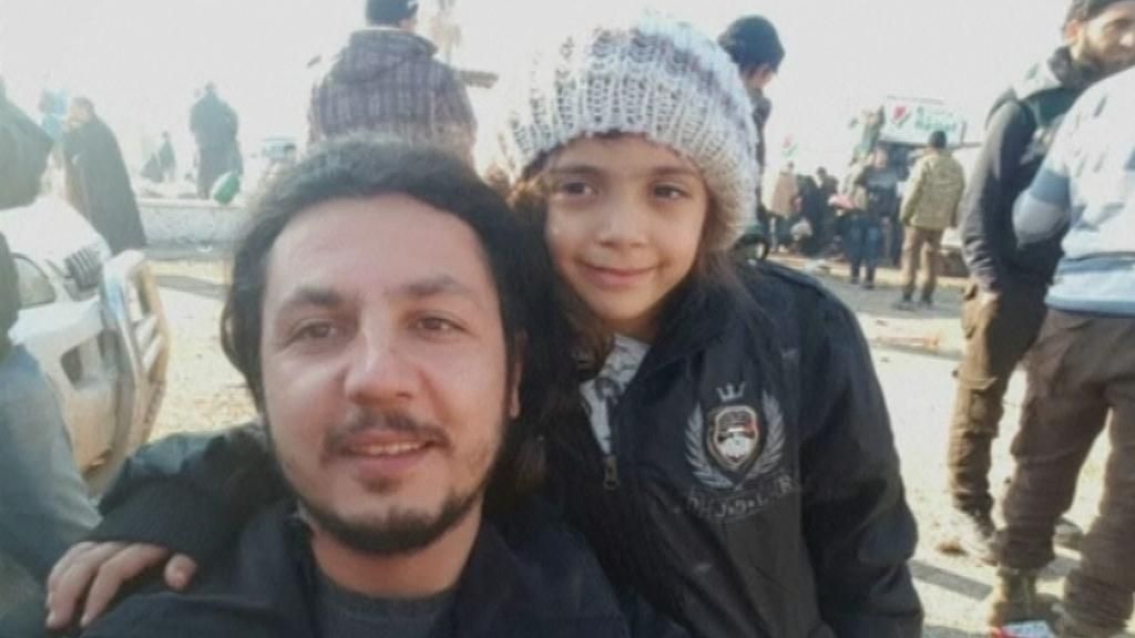 La niña que contaba en Twitter el sufrimiento de la guerra, evacuada de Alepo