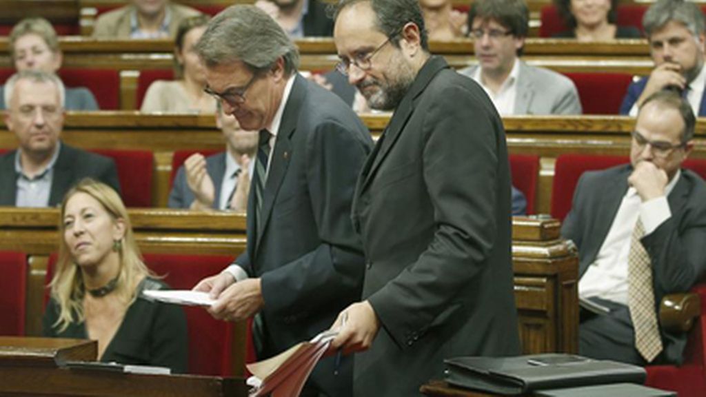 El TC suspende la declaración independentista del Parlamento catalán