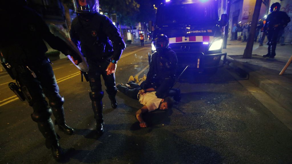 La cuarta noche de disturbios en Barcelona termina con 21 detenidos