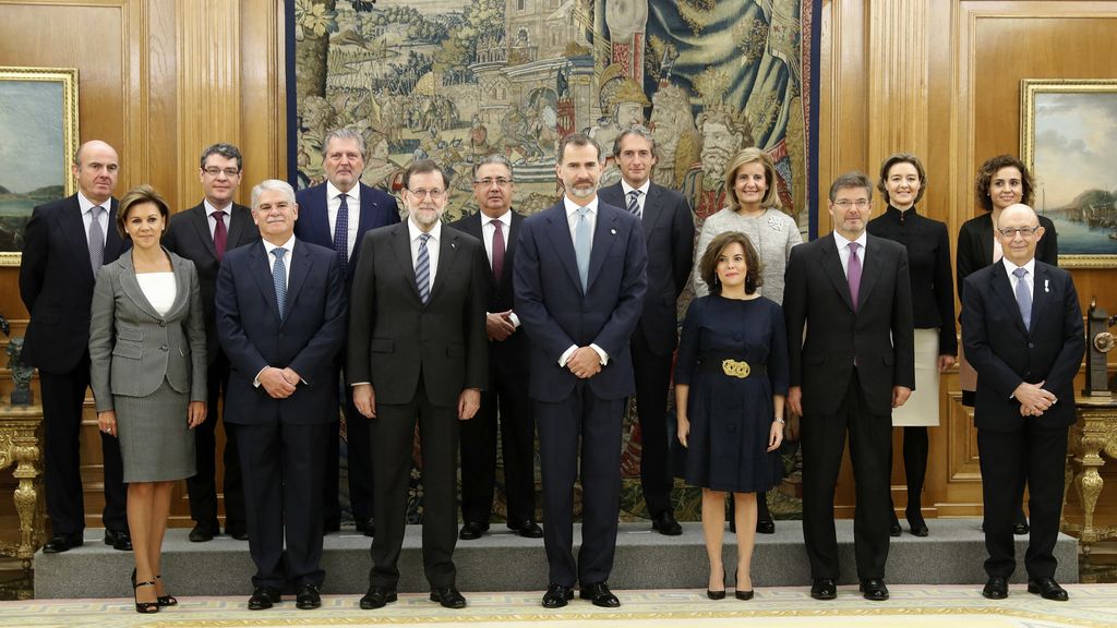 Los nuevos ministros de Rajoy juran sus cargos ante el rey