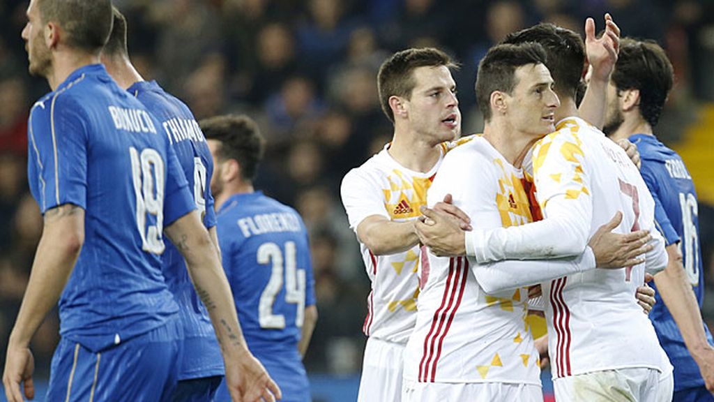 Morata obliga a hacer un paradón a Buffon y Aduriz empata con un gol de ‘9’