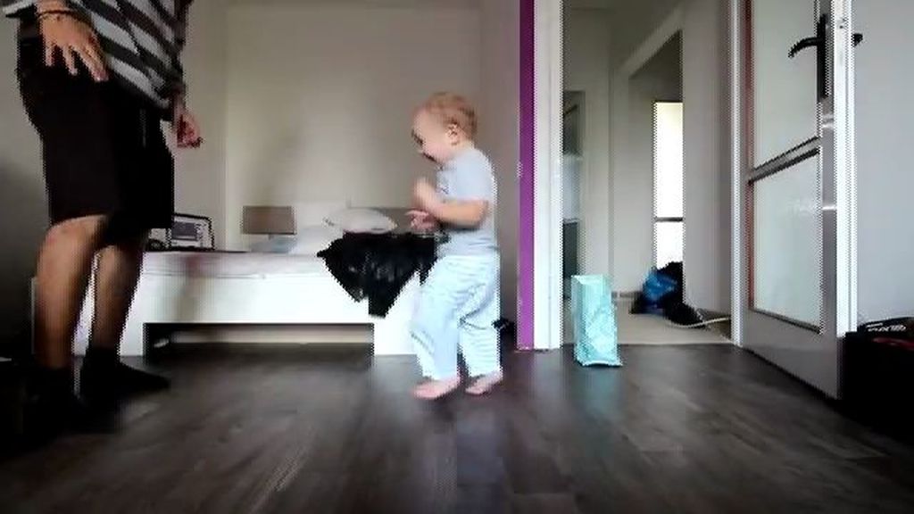 Cómo enseñar a bailar breakdance a un bebé