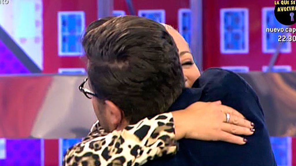 Emotivo abrazo entre J.J. y Belén Esteban