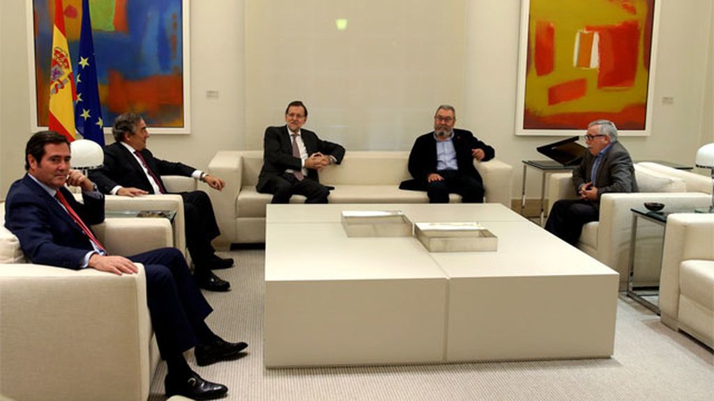Rajoy recibe a los agentes sociales para hablar de pensiones